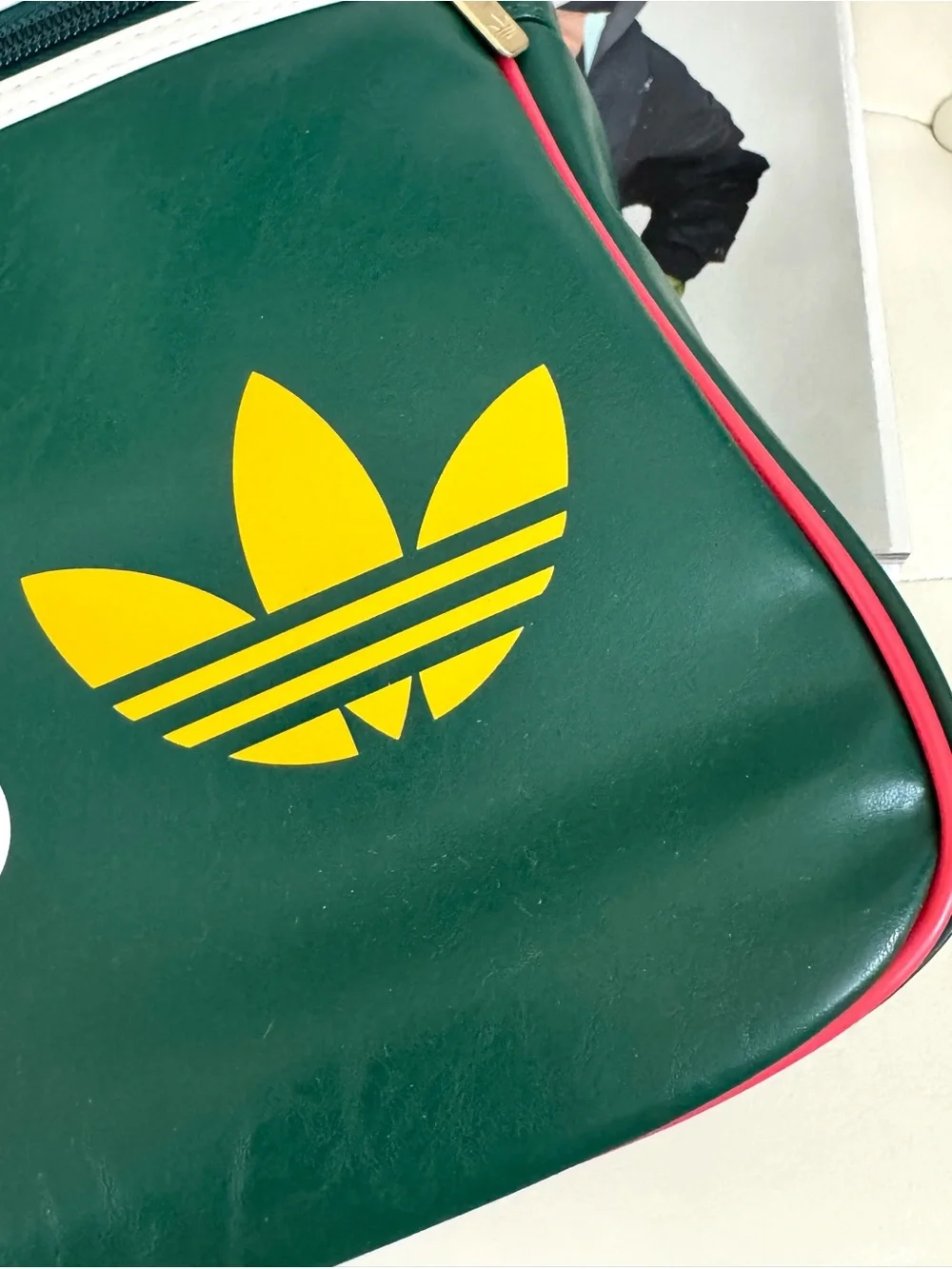 adidas OG large Airliner Shoulder Bag Lining with Trefoil Tag - Picture 5 of 12